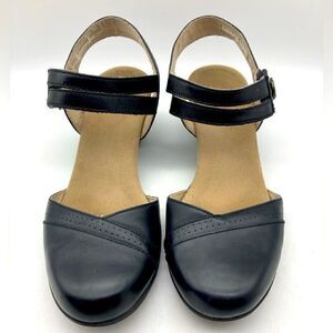 Clark’s Women’s Black Leather Sandals Size 7M